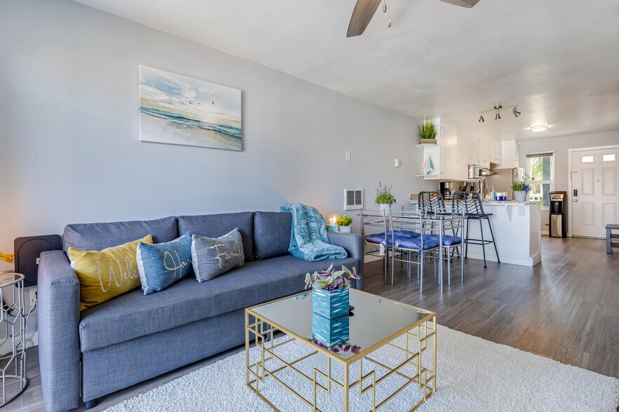 Building Photo - 1111 Seacoast Dr