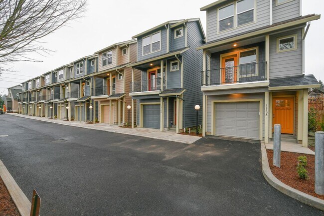 Building Photo - 13174 NE Glisan St