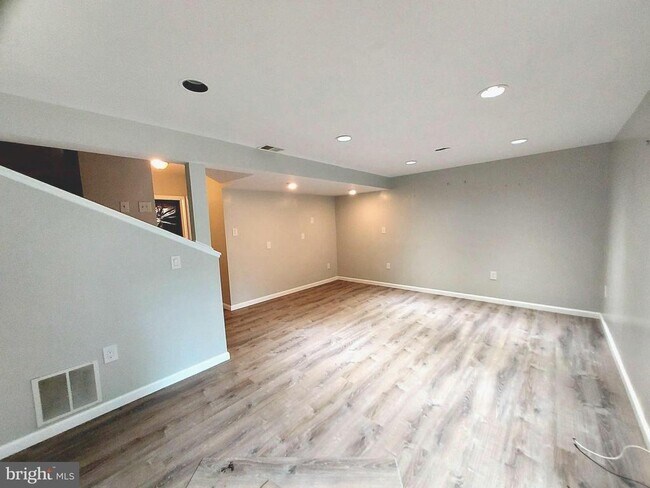 Building Photo - 10628 Sawdust Cir