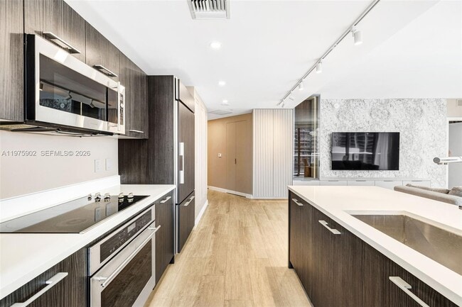 Building Photo - 45 SW 9th St