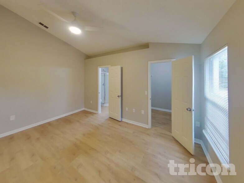 Building Photo - 10443 Elgin Blvd