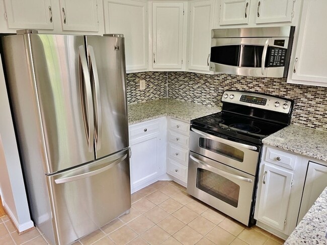 Building Photo - Updated, all brick 3 level townhouse pet friendly townhouse for rent!