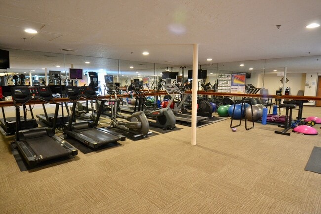 Building Photo - HUGE 2BD/2BA Bankers Hill Condo! ASSIGNED GARAGE PARKING! POOL!