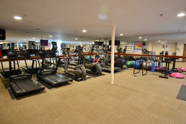 Building Photo - Spacious Bankers Hill 2/2 Condo! Walk to B...