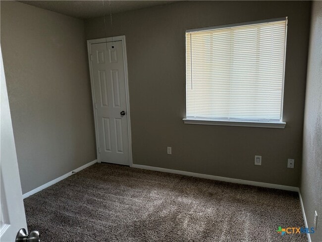 Building Photo - 3208 Green Valley Dr