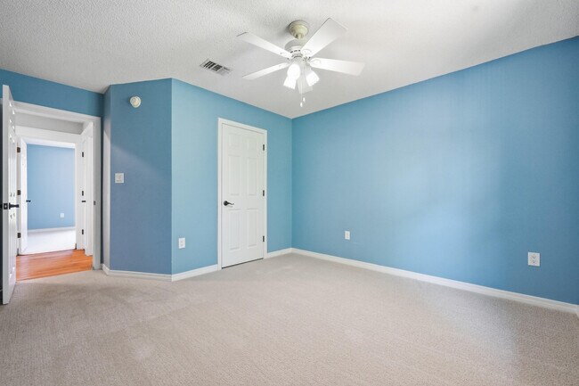 Building Photo - 4881 Traxx St