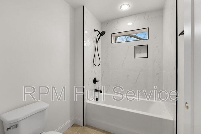 Building Photo - 2109 14th Ave N