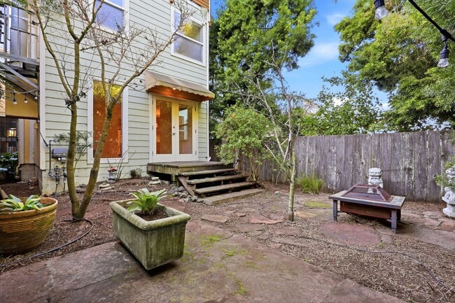 Building Photo - Spacious Two Bedroom Condo in Potrero Hill - Please Contact for Showing Availability!