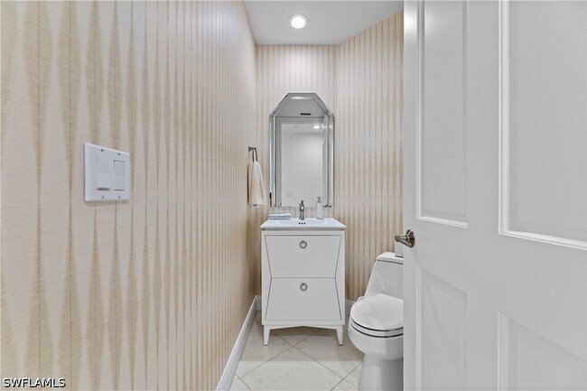 Building Photo - 193 Colonade Cir