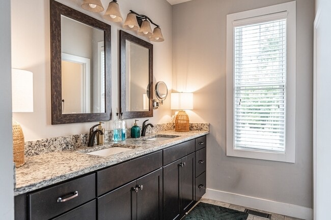 Building Photo - 420 Manning Square