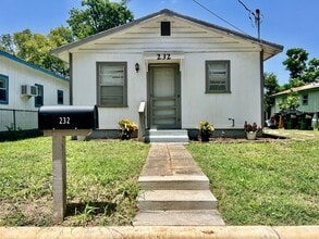 Building Photo - New & Improved 1 Bedroom and 1 Bathroom Home in the Center of San Marcos