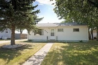 Building Photo - 3 Bedroom House!