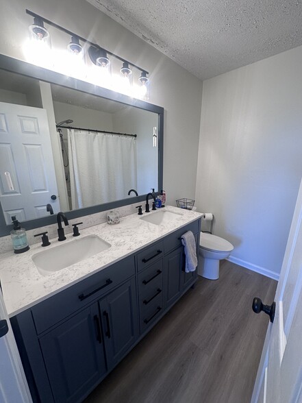 Building Photo - 8052 Intervale Way