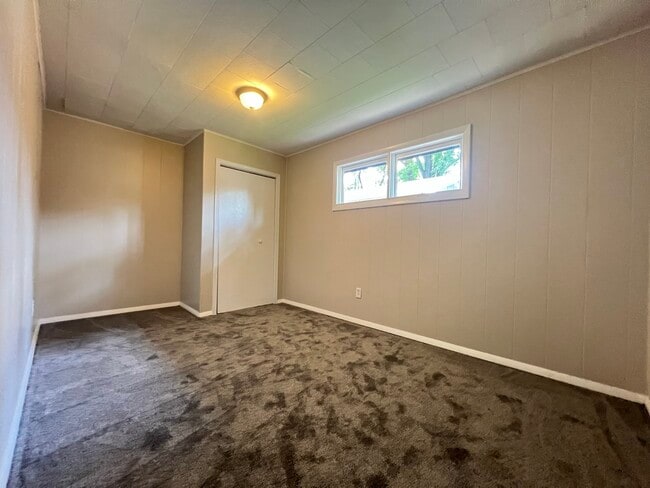 Building Photo - 16260 W Arlington Dr
