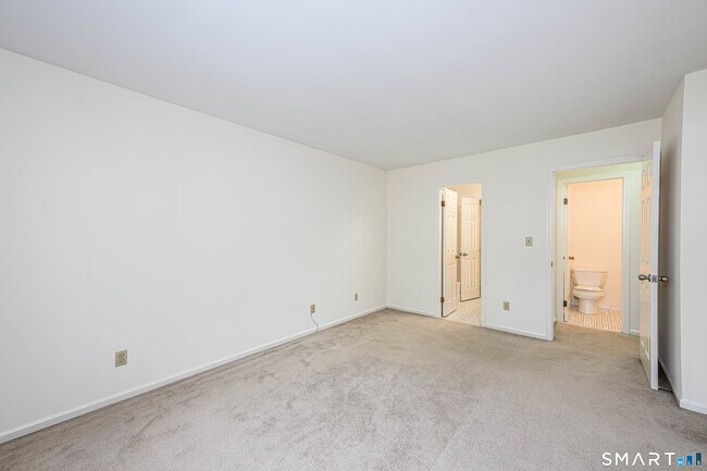 Building Photo - 1400 Hartford Tpke