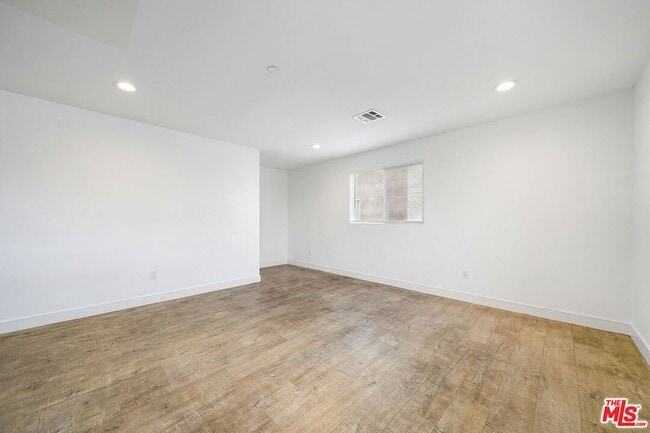 Building Photo - 14228 Sylvan St