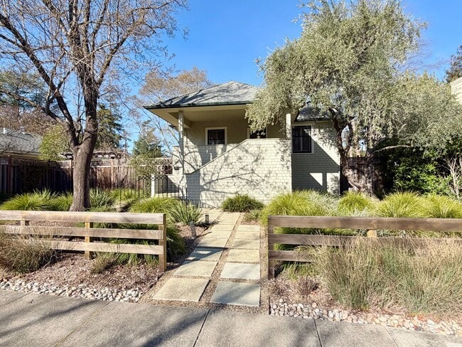 Building Photo - 3 Bedrooms, 2 Bathrooms Saint Helena Charm with Modern Conveniences