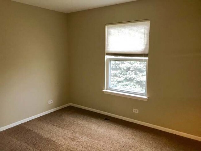 Building Photo - 2105 Aspen Dr