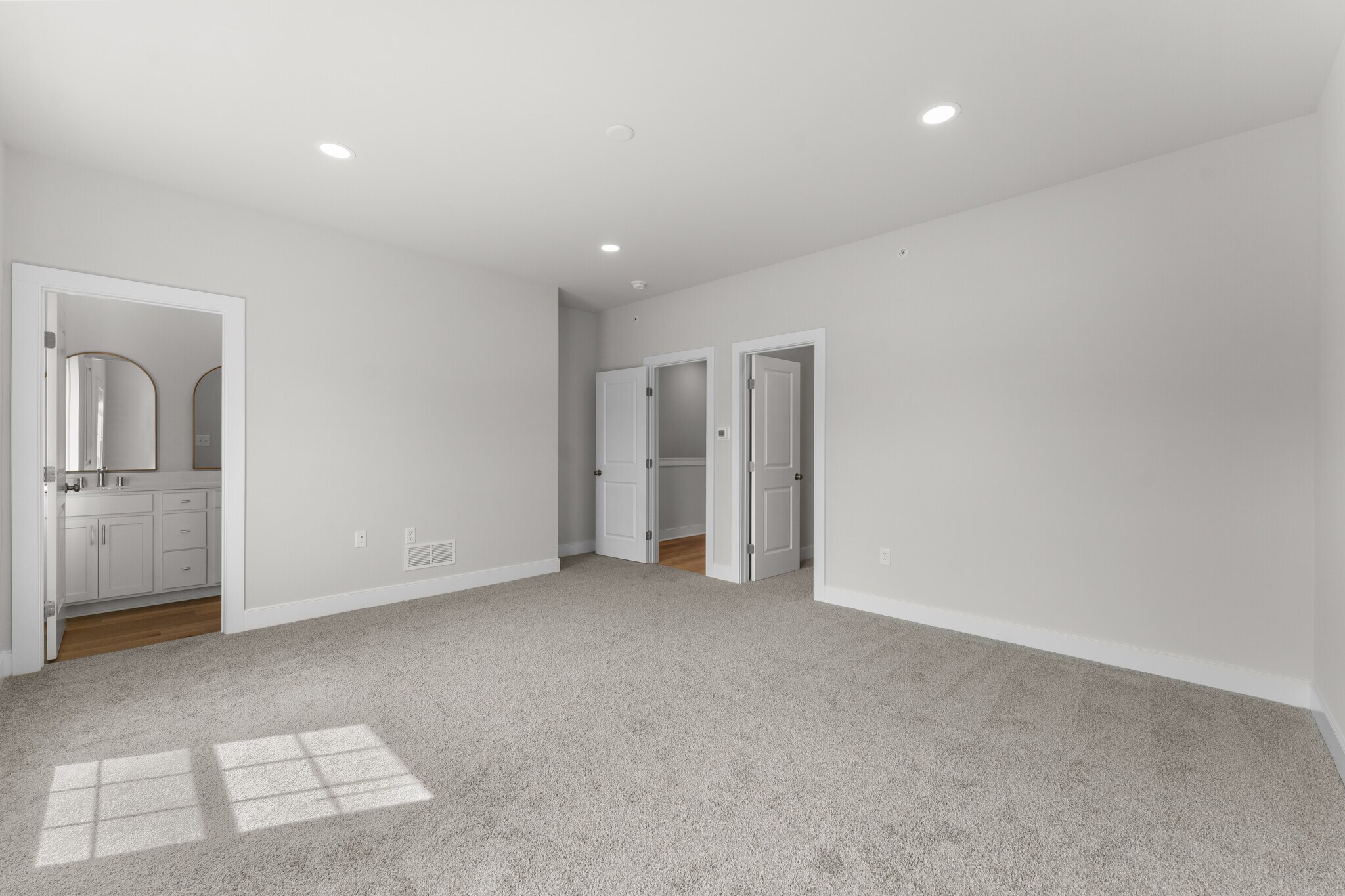 Building Photo - 206 Oliver Way
