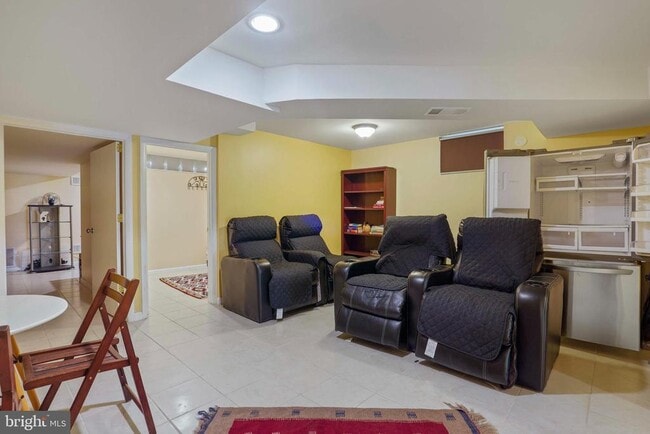 Building Photo - 5135 Summit Dr