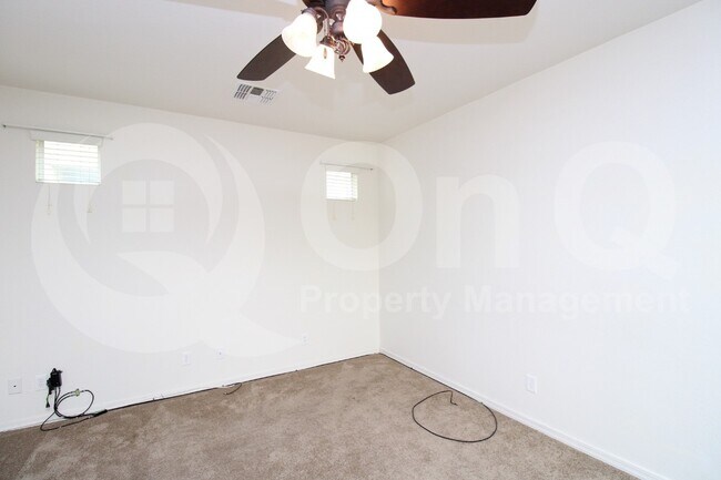 Building Photo - 3939 E Edna Dr