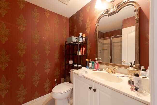 Building Photo - Well Appointed 3 Bedroom 3.5 Bath Townhome...