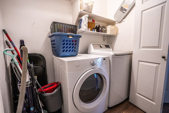 Building Photo - 904 Melted Candle Cove