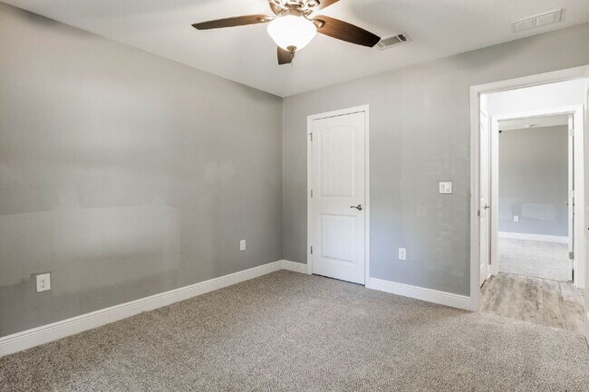Building Photo - Spacious 4-Bedroom / 3 Bathroom + Office c...