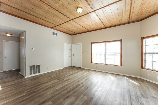 Building Photo - 8743 Ridge Moon Dr