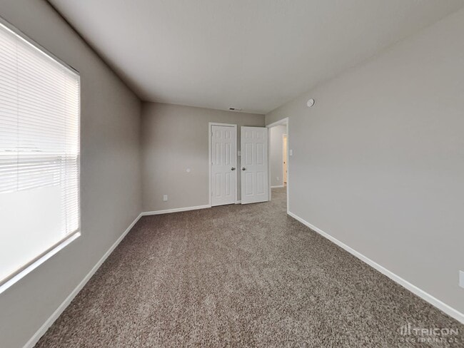 Building Photo - 3007 W Longbranch Dr