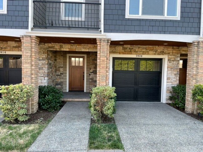 Building Photo - Happy Valley Townhome! 2Bed + Den/Office w/ 2.5 Bath ~ Garage, Washer/Dryer ~ Convenient to PDX A...
