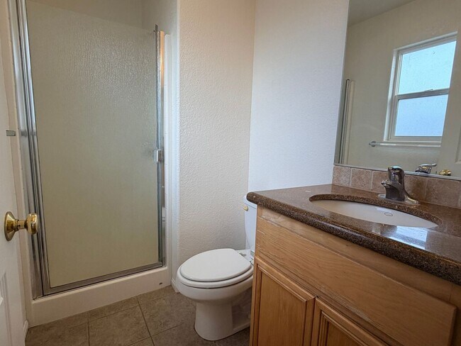 Building Photo - 9236 Peach Ave