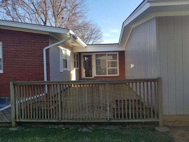 Building Photo - 1305 Abbeywood Rd