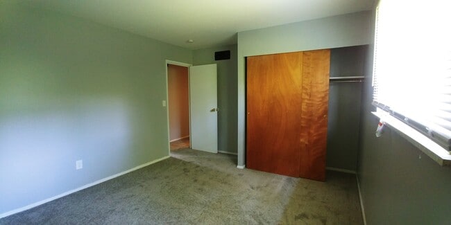 Building Photo - Spacious 3 Bedroom Home with Finished Basement & Large Backyard – Springfield Township!