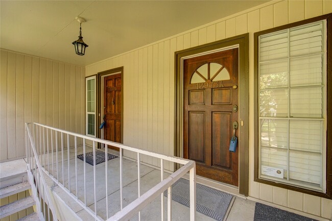 Building Photo - 12973 Trail Hollow Dr