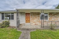 Building Photo - Charming and newly remodeled 4 bed x 2 bat...