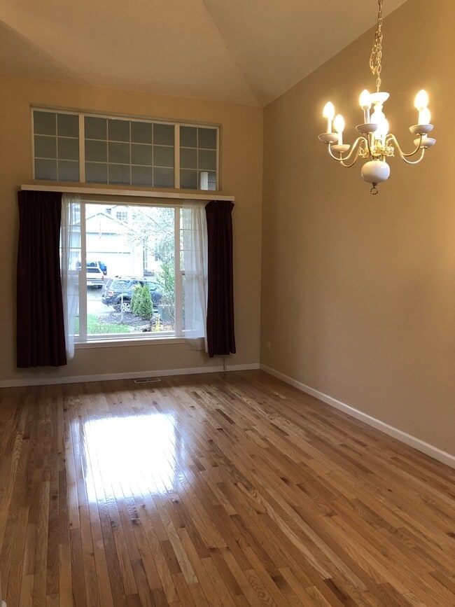 Building Photo - Beautiful 3 Bed + Bonus Room, 2.5 Bath Home!