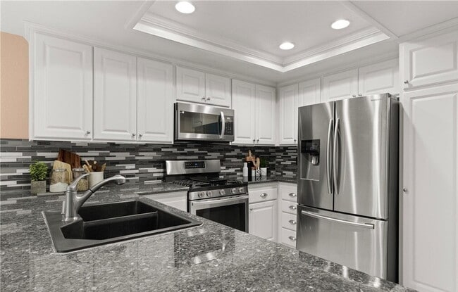 Building Photo - Sophisticated Space Designed for Comfort