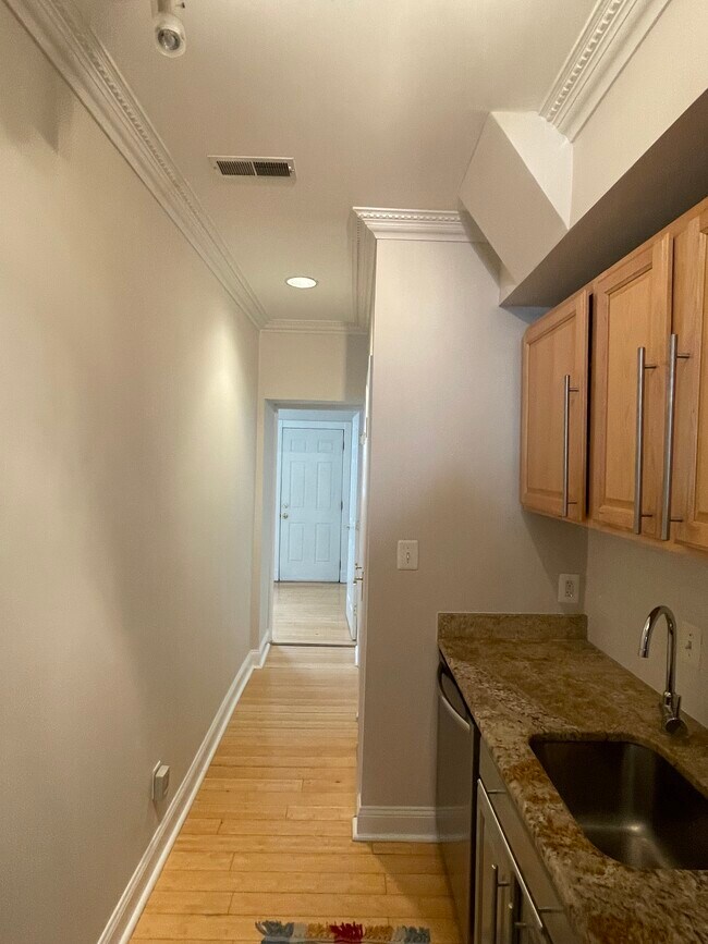 Building Photo - 550 Hobart Plz NW