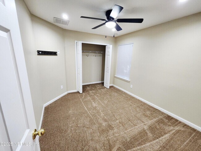 Building Photo - 6844 Misty View Dr