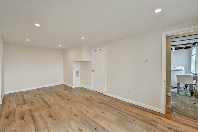 Building Photo - 123 Byxbee St