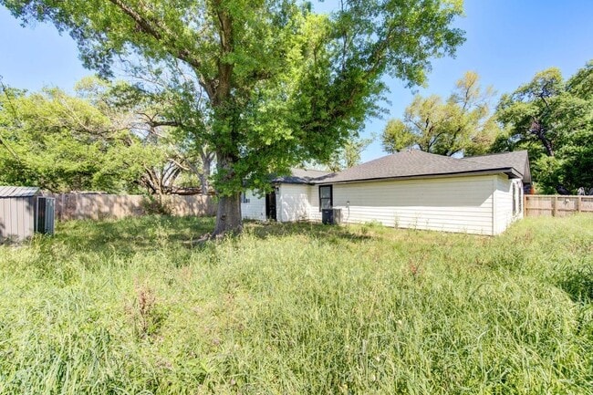 Building Photo - 5906 Hilary St