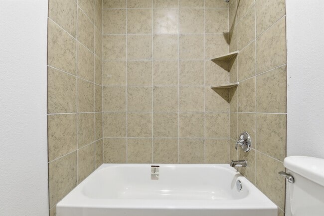 Building Photo - 2521 Maple St