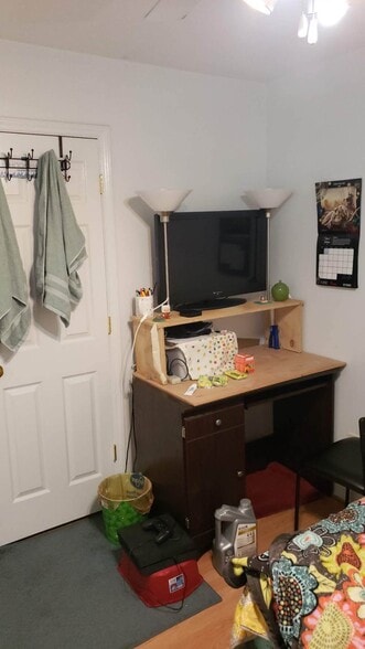 Building Photo - 2420 Ridge Rd