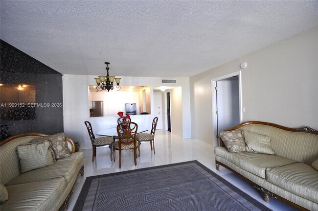 Building Photo - 2030 S Ocean Dr