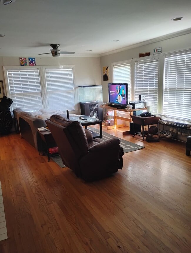 Building Photo - 8 Brookhaven Dr