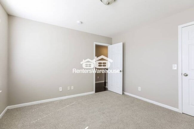 Building Photo - Amazing 4 Bed, 2.5 Bath Home in Lee's Summ...