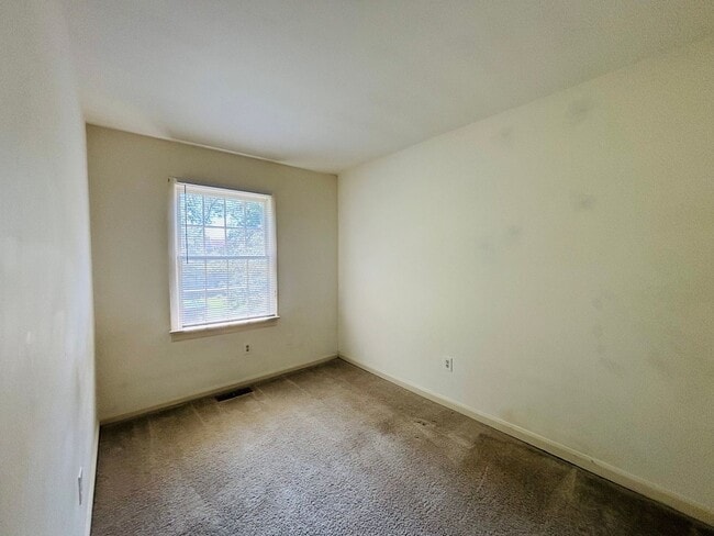 Building Photo - 105 Sherwood Ct