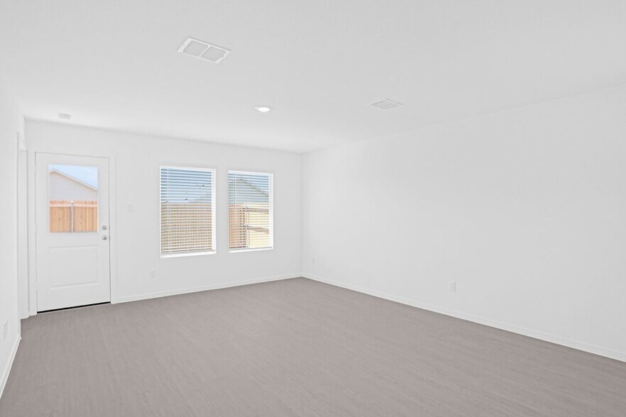 Building Photo - 1033 Raintree Rd