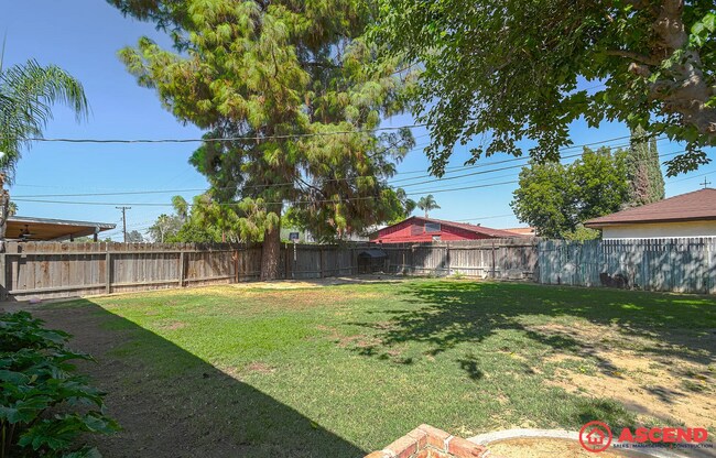 Building Photo - 3720 Apache Ave